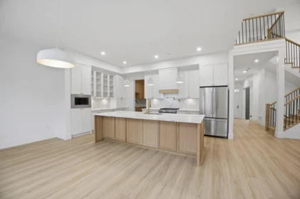 Kitchen Island Photo of 19660 75 Avenue, Langley, BC
