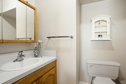 Powder Room Photo of 34045 Hartman Avenue, Mission, BC