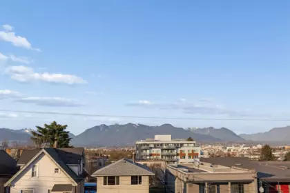 Swimming Pool Photo of 2 847 E 10 Avenue, Vancouver, BC