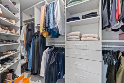 Laundry Room Photo of 1701 1111 Alberni Street, Vancouver, BC