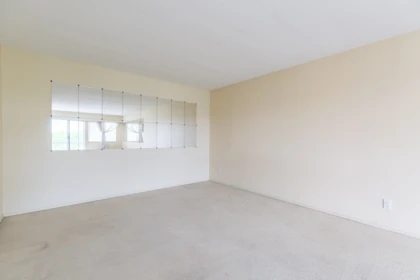 Primary Bathroom Photo of 321 17707 57a Avenue, Surrey, BC