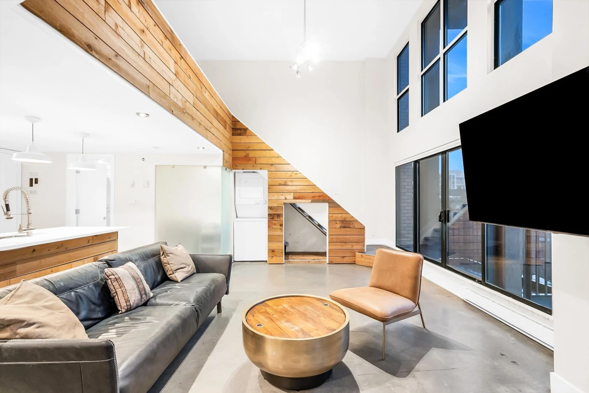 Family Room Photo of 507 22 E Cordova Street, Vancouver, BC