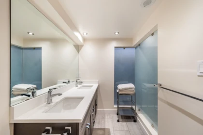 Entry Foyer Photo of 507 22 E Cordova Street, Vancouver, BC