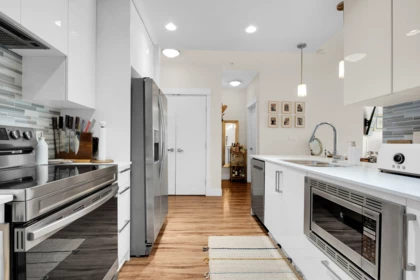 Kitchen Photo of 304 2495 Wilson Avenue, Port Coquitlam, BC