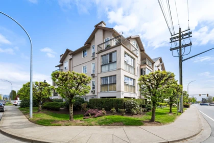 Front Yard Photo of 204 2772 Clearbrook Road, Abbotsford, BC