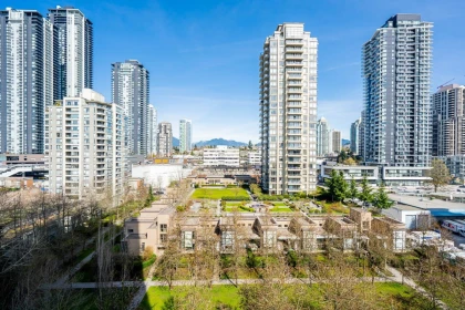 Backyard Photo of 905 2345 Madison Avenue, Burnaby, BC