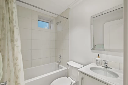 Hot Tub / Spa Photo of 1008 E 14th Avenue, Vancouver, BC