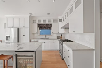 Kitchen Island Photo of 1008 E 14th Avenue, Vancouver, BC