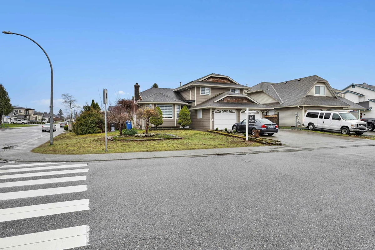 Living Room Photo of 32066 Sorrento Avenue, Abbotsford, BC