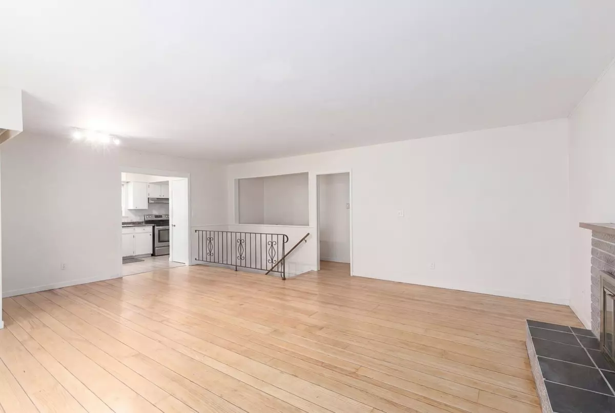 Dining Area Photo of 164 E Carisbrooke Road, North Vancouver, BC