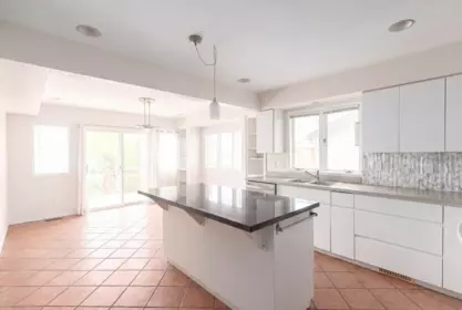 Kitchen Island Photo of 164 E Carisbrooke Road, North Vancouver, BC