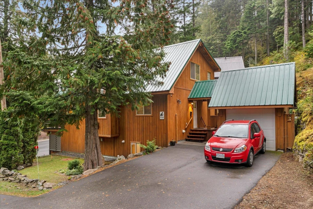 Family Room Photo of 14865 Parkhill Boulevard, Sunshine Valley, BC