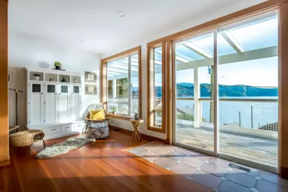811 Marine Drive, Gibsons, BC, Gibsons — Single Family Residence for sale