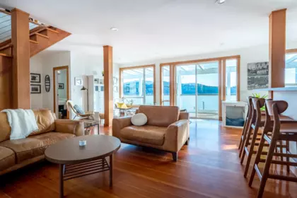 811 Marine Drive, Gibsons, BC, Gibsons — Single Family Residence for sale