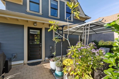 Garden / Landscaping Photo of 1 244 E 5th Street, North Vancouver, BC