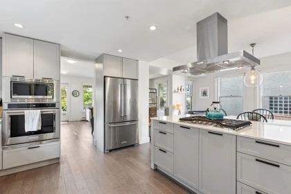 Kitchen Photo of 1 244 E 5th Street, North Vancouver, BC