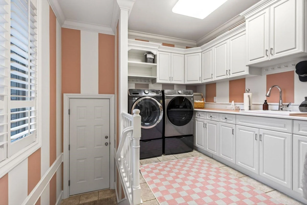 Laundry Room Photo of 805 Rochester Avenue, Coquitlam, BC