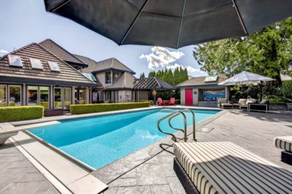 Garden / Landscaping Photo of 805 Rochester Avenue, Coquitlam, BC