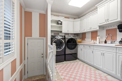 Laundry Room Photo of 805 Rochester Avenue, Coquitlam, BC