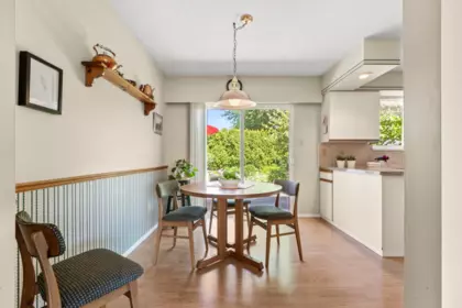 Kitchen Island Photo of 15817 Goggs Avenue, White Rock, BC