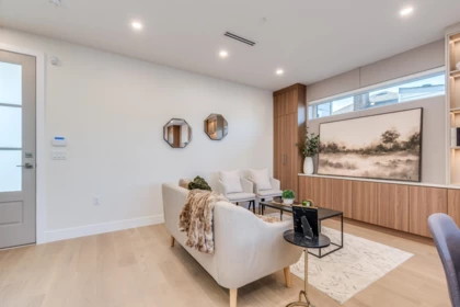Kitchen Island Photo of 1 2945 E 44th Avenue, Vancouver, BC