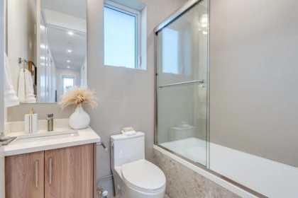 Mudroom Photo of 1 2945 E 44th Avenue, Vancouver, BC