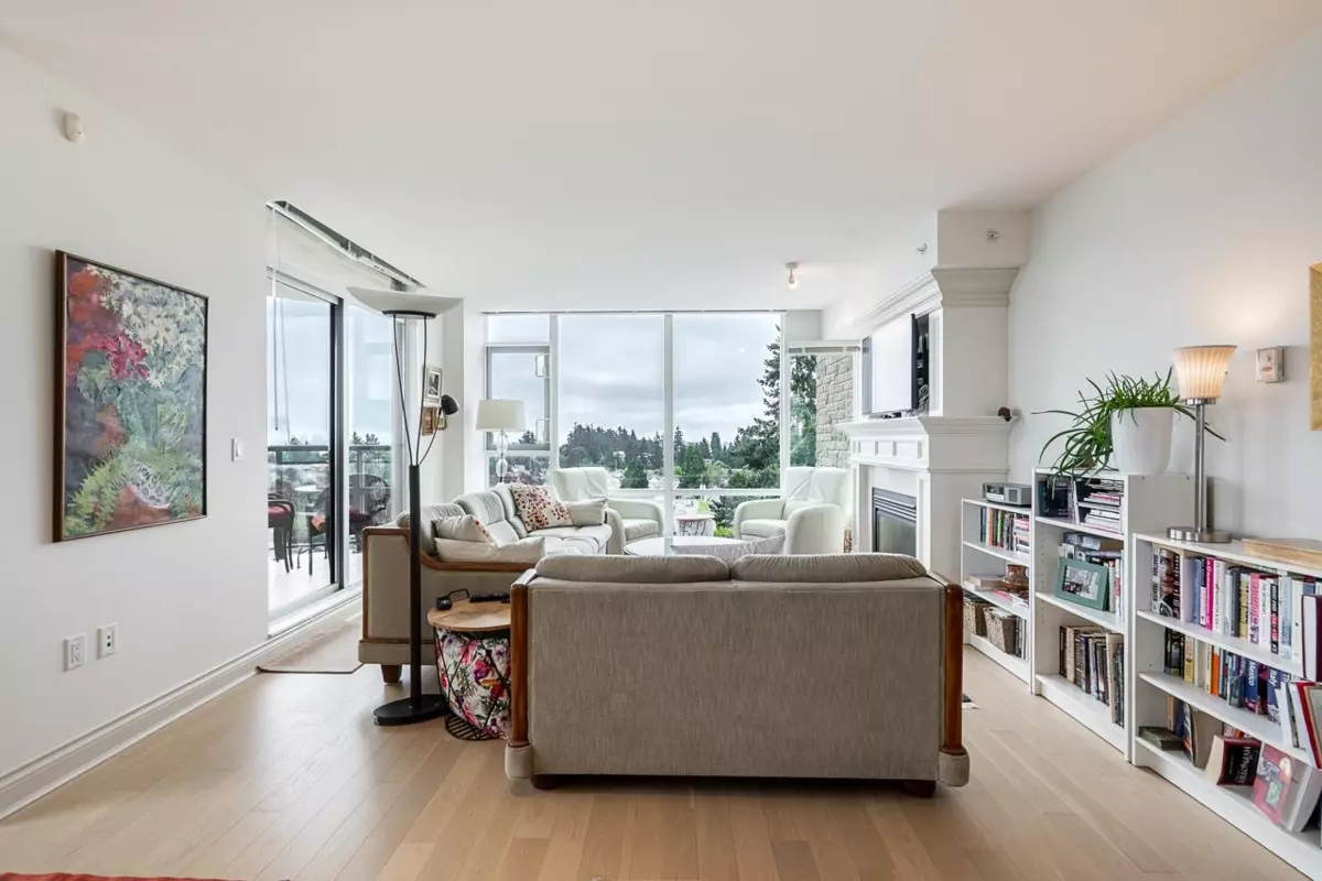 Family Room Photo of 603 15445 Vine Avenue, White Rock, BC