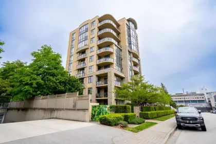 Hot Tub / Spa Photo of 603 15445 Vine Avenue, White Rock, BC