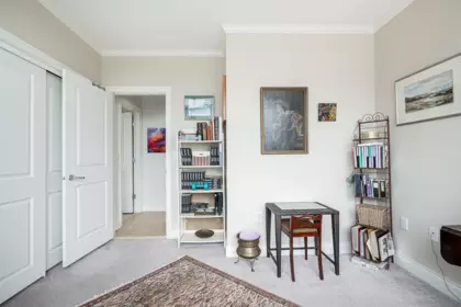 Staircase Photo of 603 15445 Vine Avenue, White Rock, BC