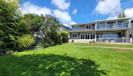Front Yard Photo of 15974 Buena Vista Avenue, White Rock, BC