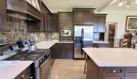 Kitchen Island Photo of 15974 Buena Vista Avenue, White Rock, BC