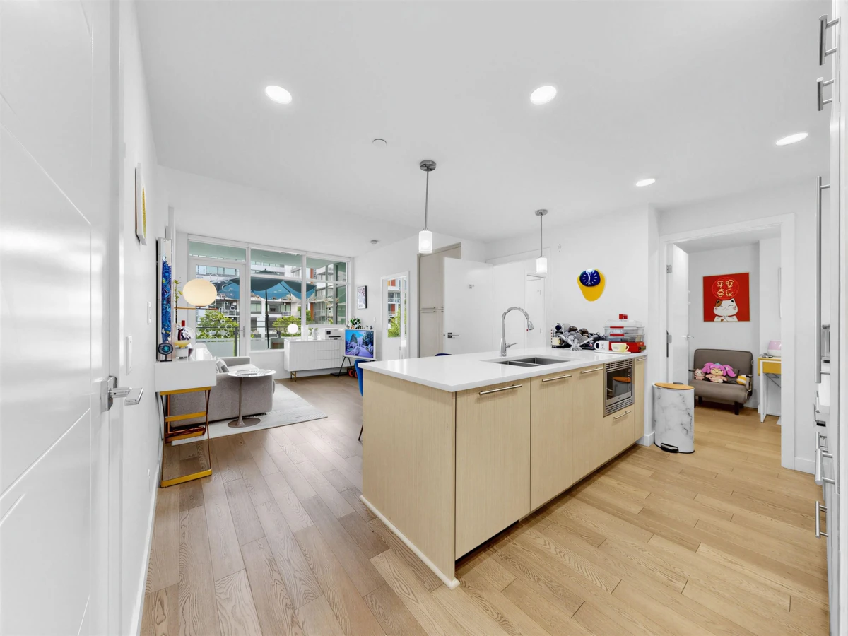 Dining Area Photo of 304 4963 Cambie Street, Vancouver, BC