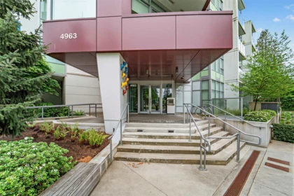 Hallway Photo of 304 4963 Cambie Street, Vancouver, BC
