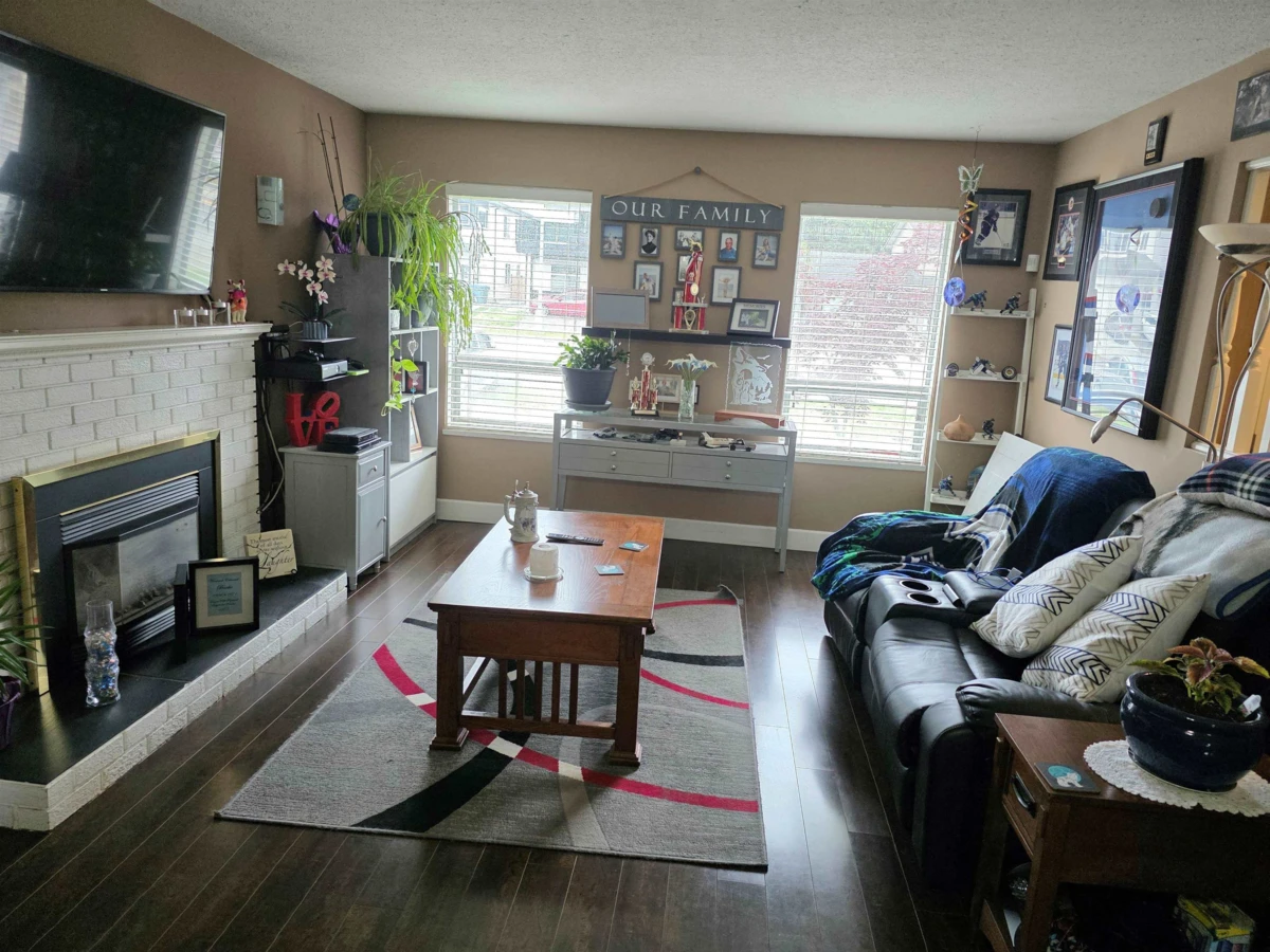 Dining Area Photo of 32575 Peardonville Road, Abbotsford, BC