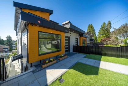 8014 11th Avenue, Burnaby, BC, Burnaby — Half Duplex for sale