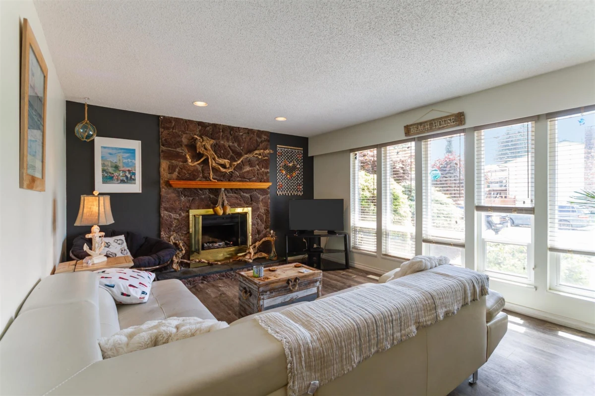 Family Room Photo of 1391 Oriole Avenue, Port Coquitlam, BC