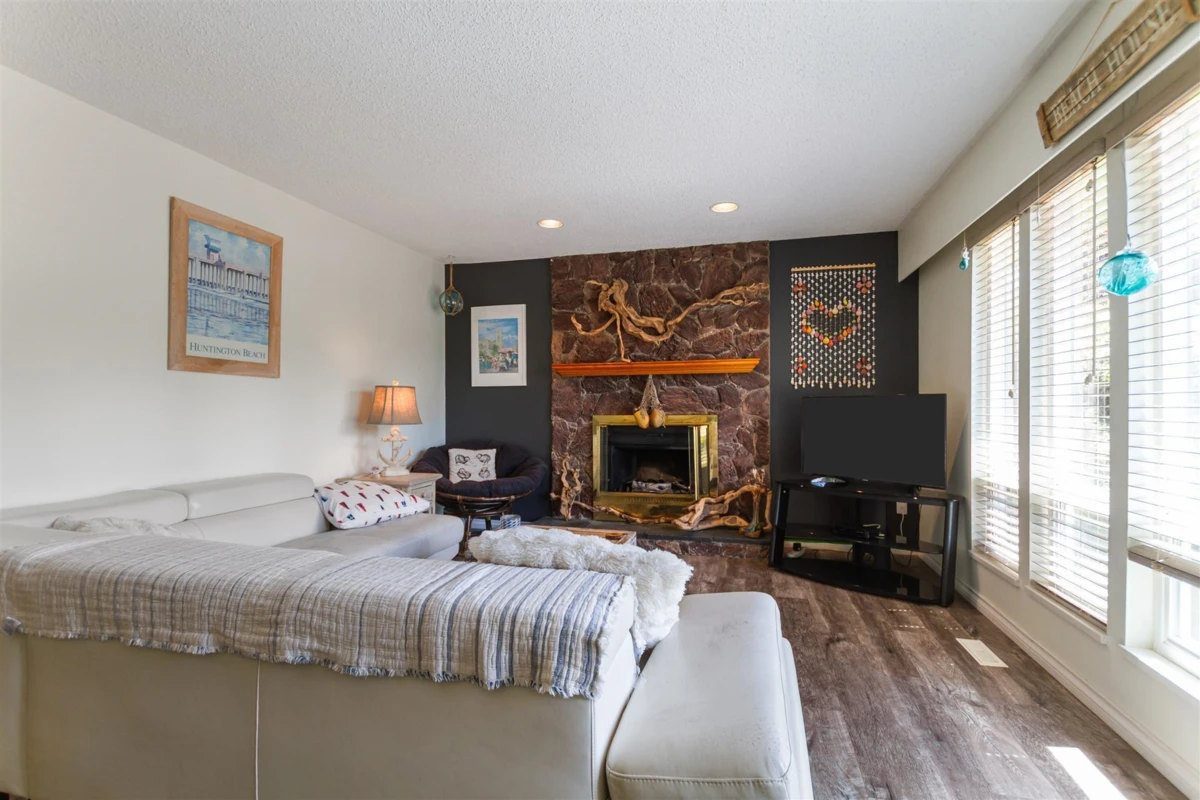 Living Room Photo of 1391 Oriole Avenue, Port Coquitlam, BC