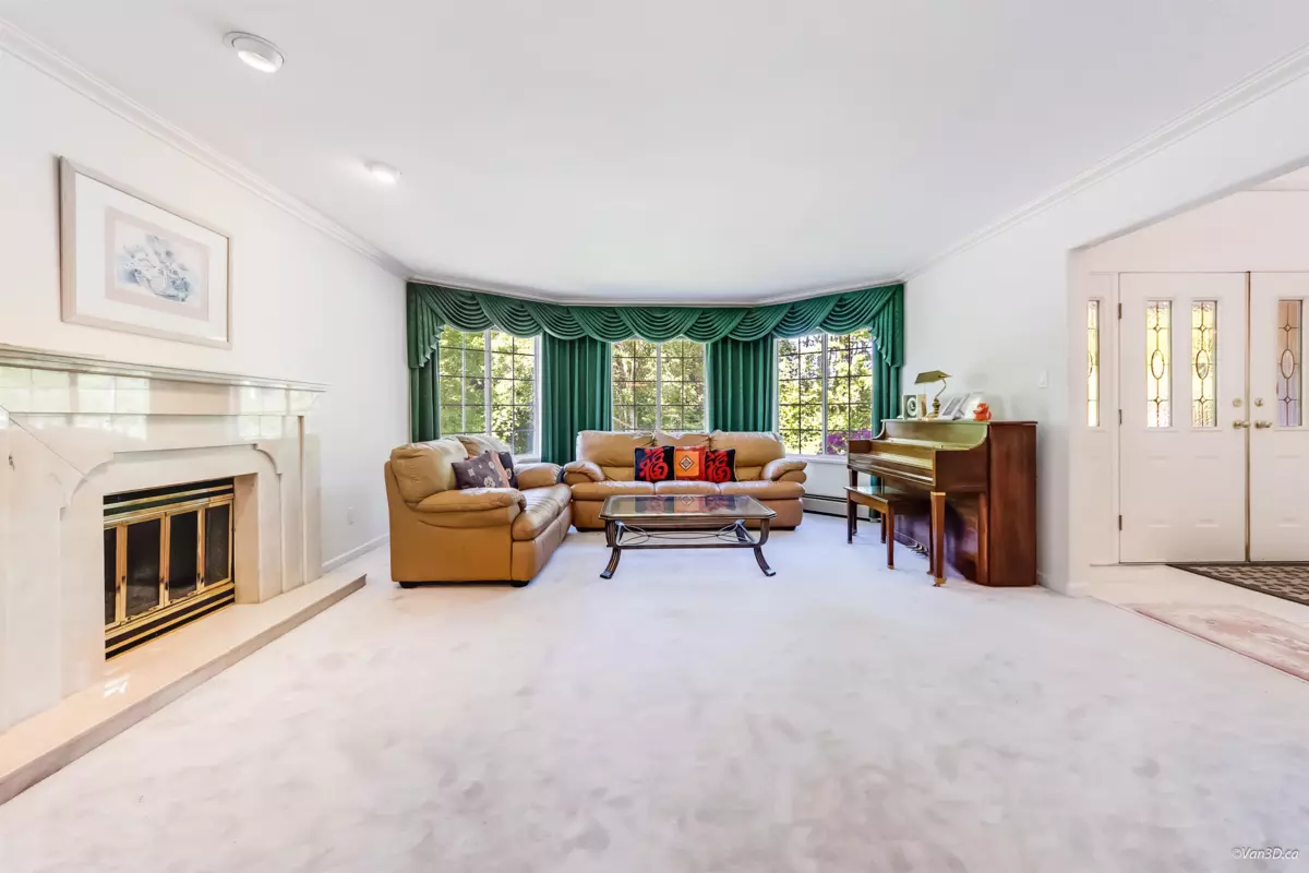 Family Room Photo of 2828 Camrose Drive, Burnaby, BC