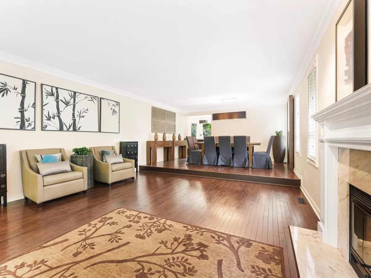 Dining Area Photo of 4426 Marine Drive, West Vancouver, BC