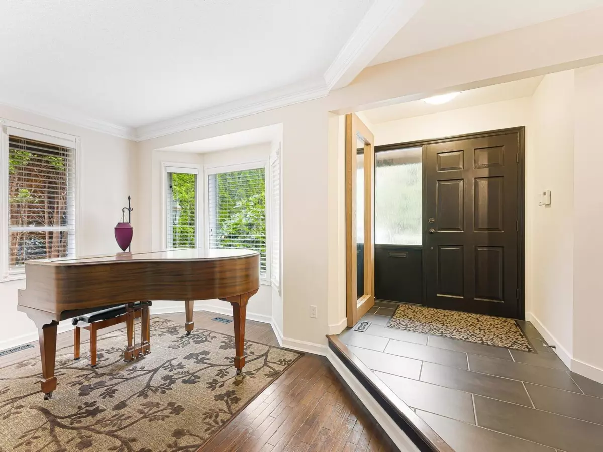 Living Room Photo of 4426 Marine Drive, West Vancouver, BC