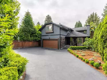 Garden / Landscaping Photo of 4426 Marine Drive, West Vancouver, BC