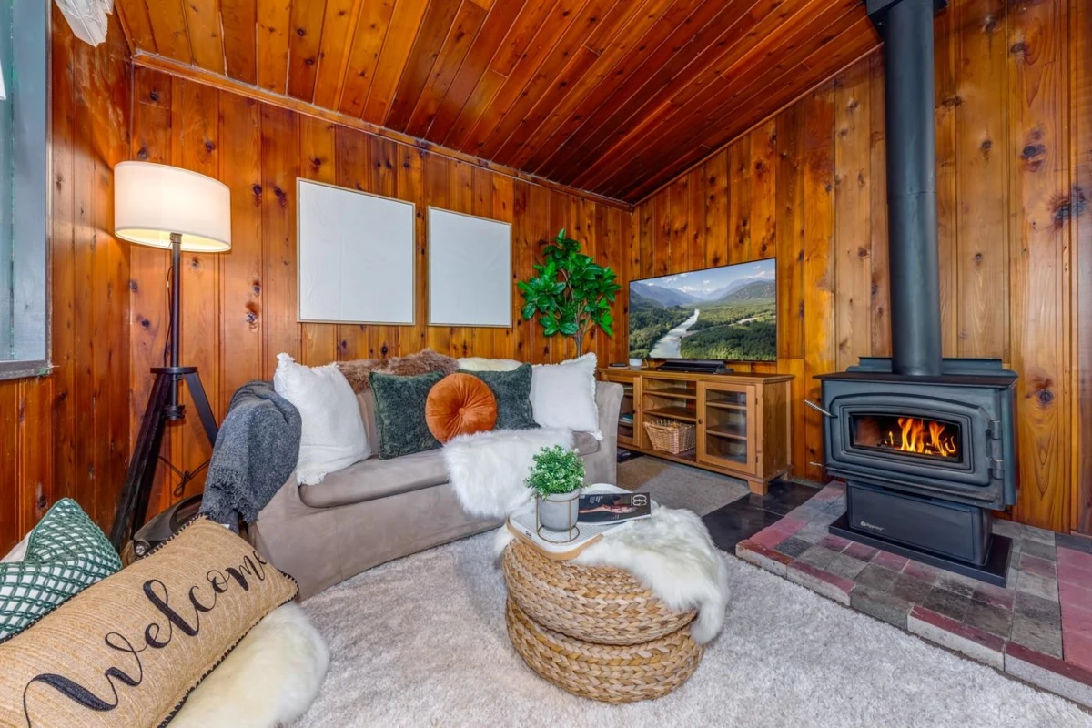 Dining Area Photo of 10009 Paradise Valley Road, Squamish, BC