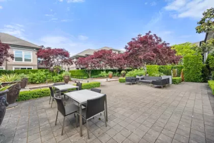 Front Yard Photo of 331 18818 68 Avenue, Surrey, BC