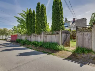 Hot Tub / Spa Photo of 2087 E 26th Avenue, Vancouver, BC