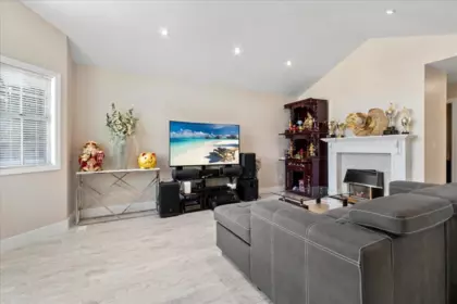 Kitchen Island Photo of 8102 Knight Avenue, Mission, BC