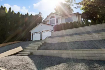 Outdoor Deck Photo of 8102 Knight Avenue, Mission, BC