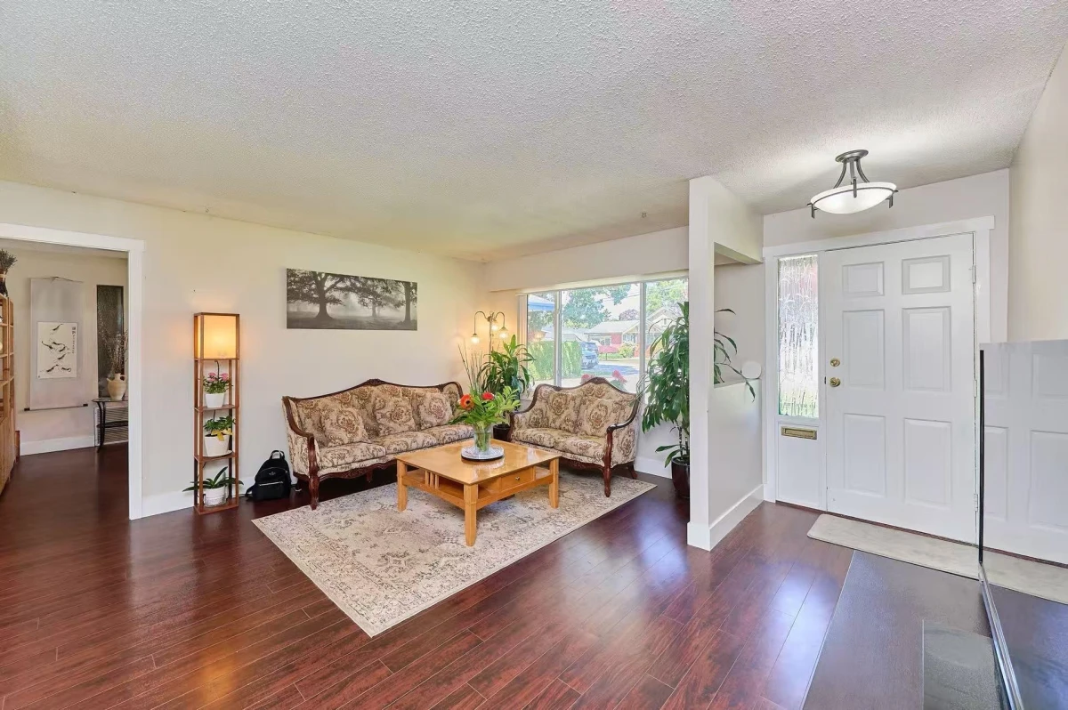 Living Room Photo of 6086 49 Avenue, Delta, BC