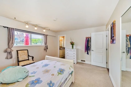 Basement Recreation Room Photo of 6086 49 Avenue, Delta, BC