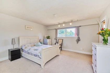 Hallway Photo of 6086 49 Avenue, Delta, BC