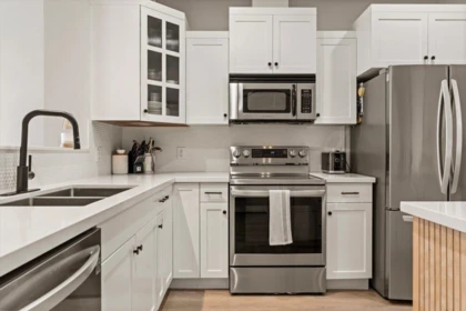 Kitchen Island Photo of 16 5837 Sappers Way, Chilliwack, BC